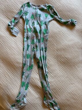 Old Navy Gray Footed One-Piece Pajamas with Christmas Tree Print